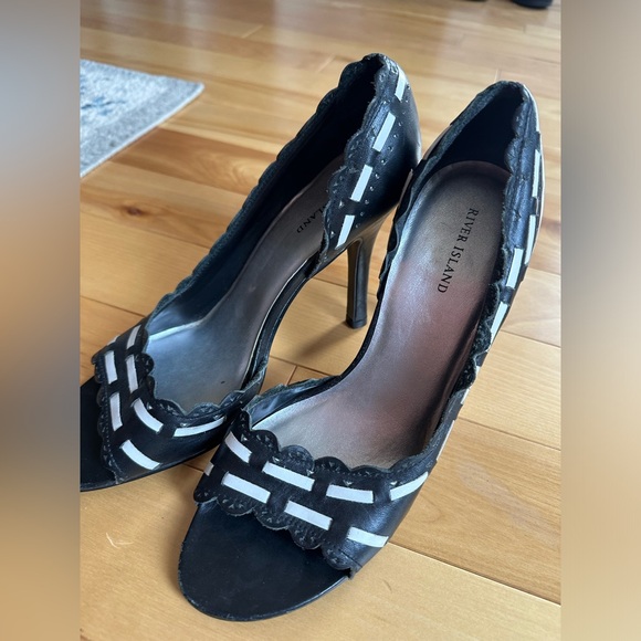 Black and white heels - Picture 2 of 5